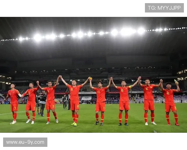 围绕周日足球早场比分揭晓的精彩赛况深度解析与热点回顾全景报道